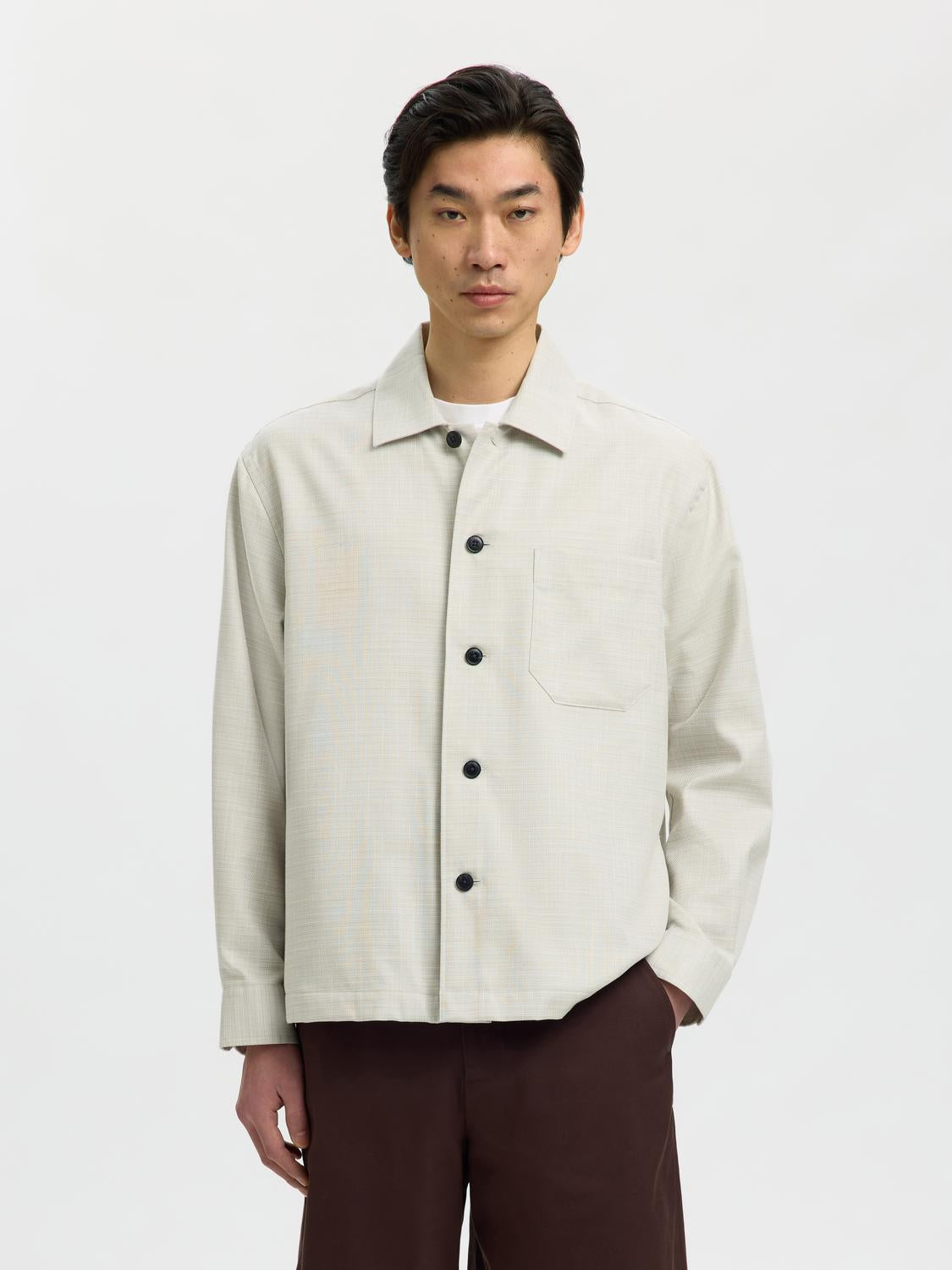 model_shot-front